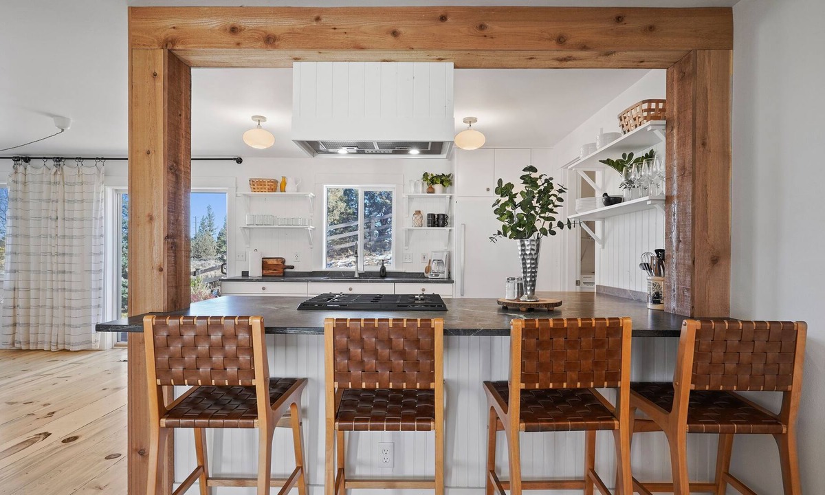 Mountain View District House | *NEW LISTING* Affordable Modern Vacation Home!