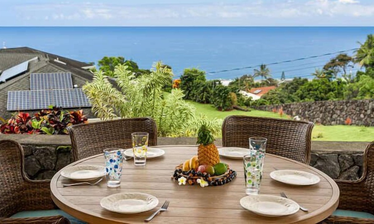 Kealakekua House | NEW LISTING - Authentic Hawaii Experience near shops