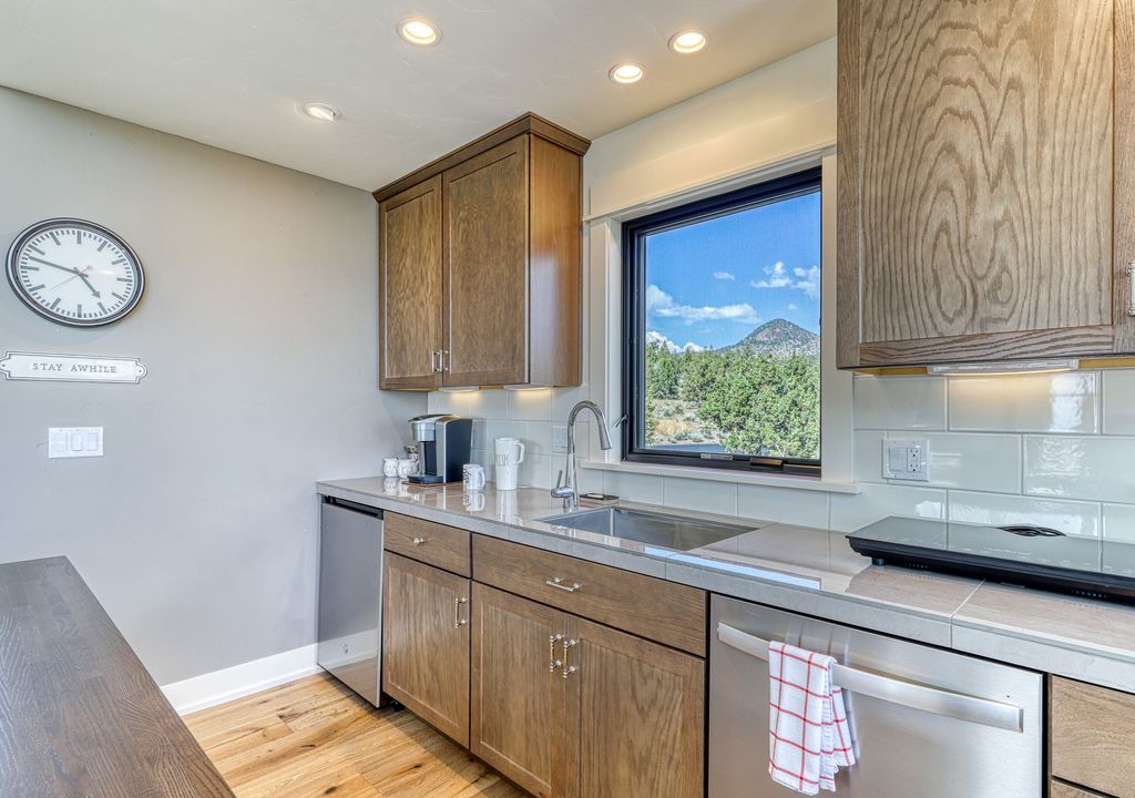 Powell Butte Apartment | New listing! Brasada Ranch Resort guest house w/ private hot tub & shared pool