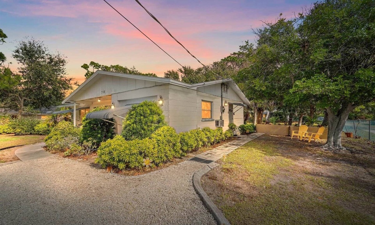 Laurel House | New Listing! Coconut Corner 3 Min From Beach