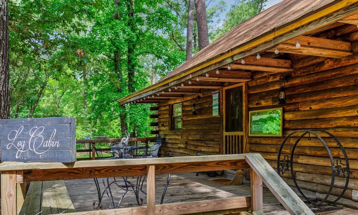 Tyler Cabin | NEW LISTING! Cora's Main Log Cabin by RedAwning