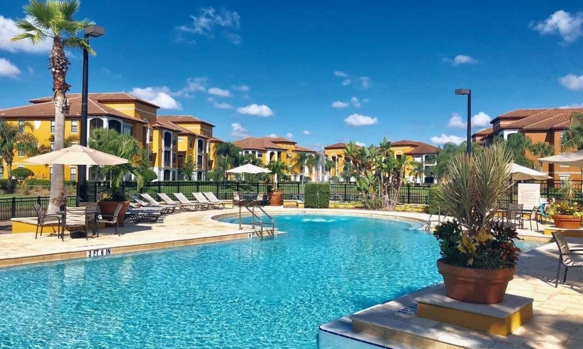 Sarasota Condo | *NEW LISTING* Incredible Lake View!