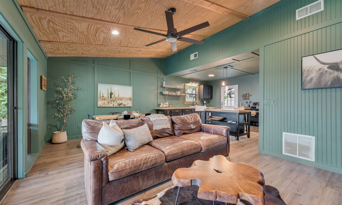 Gun Barrel City House | NEW listing Lake retreat. Sunset views, Turf, Fire Pit, & Cedar Party Pavilion.