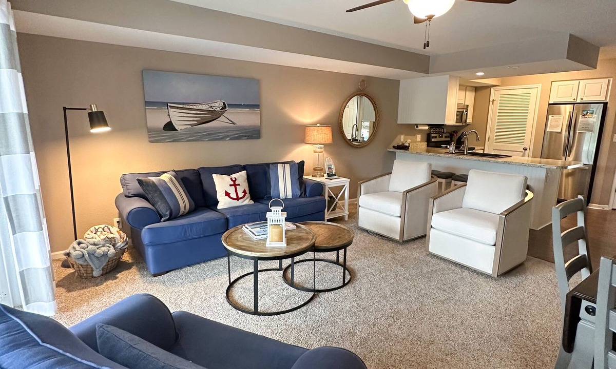 Lakeland Condo | NEW LISTING *Lakefront* Sleeps 6* Pool*