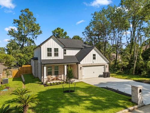 Walden on Lake Conroe House | New Listing Modern Lake Conroe Oasis