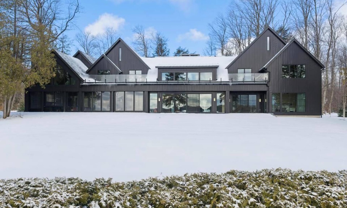 Bay Harbor House | *NEW LISTING* Newly Built Walloon Lodge with Guest Houses