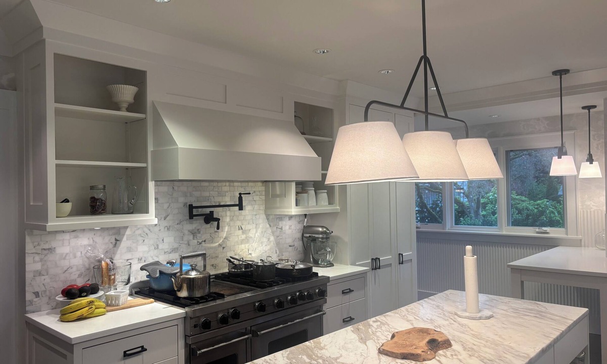 Green Lake House | New listing. Renovated craftsman. One block from greenlake. Sleeps 8.