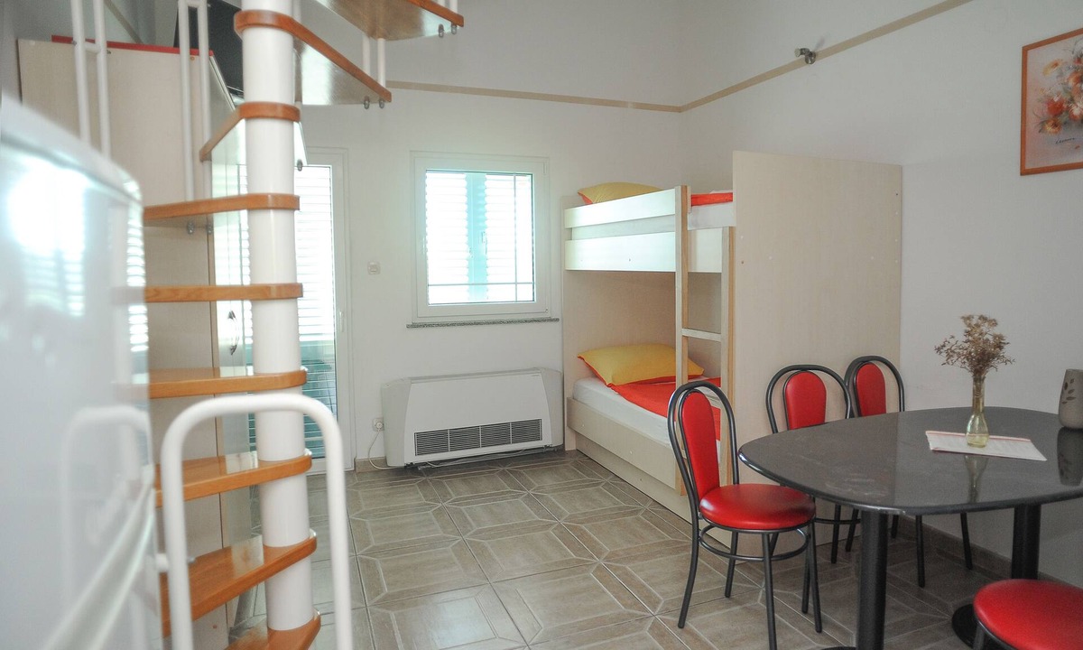 Caska Apartment | NEW LISTING!Vila Caska- ap 11-apartment for 5 people, pool, wifi, airconditioner