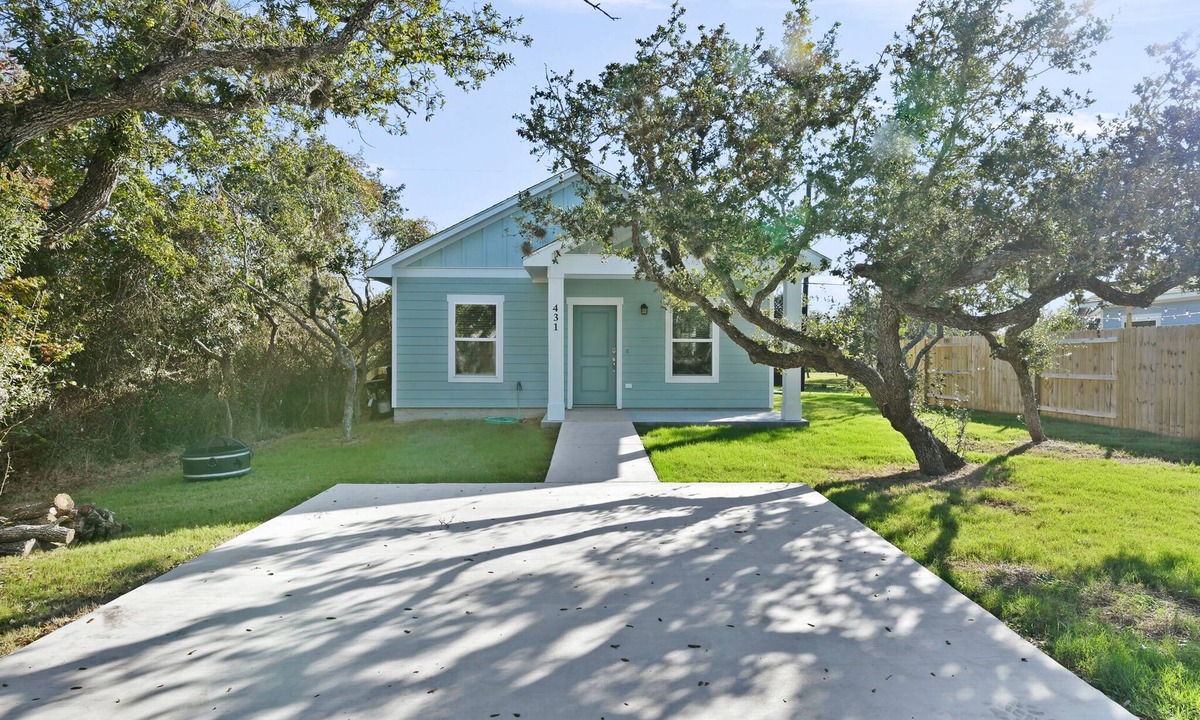 Rockport House | NEW! LONE STAR FISH... 2 Bedroom, 2 Bathroom gem!