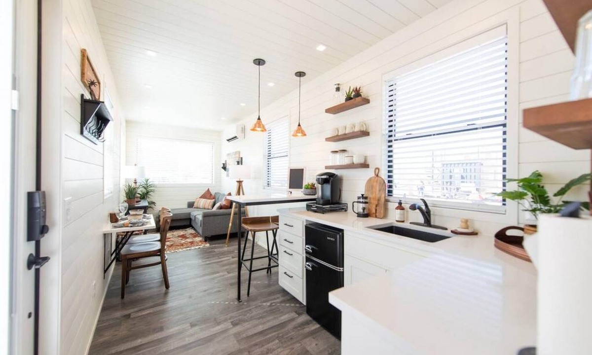 Alpine House | New Longhorn Stunning Container Home-in Alpine