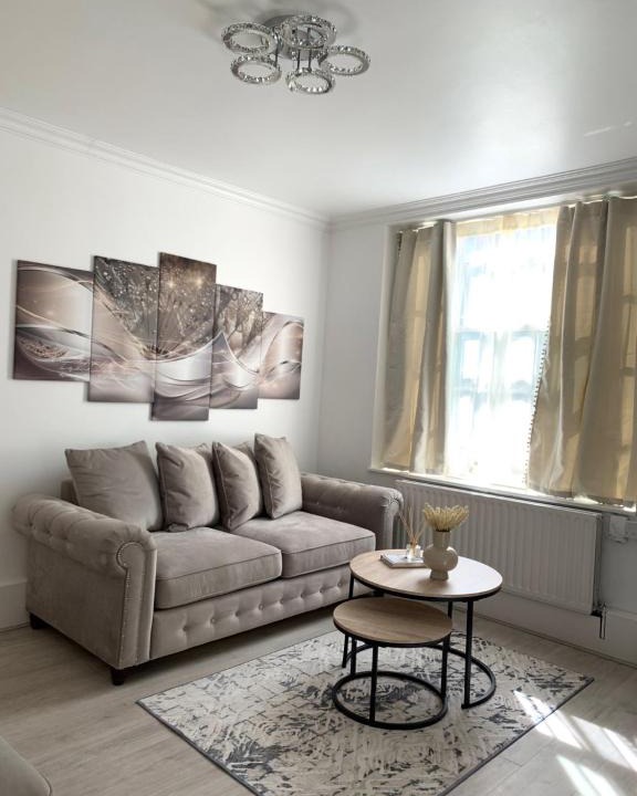 Waterloo Apartment | New look flat In Waterloo