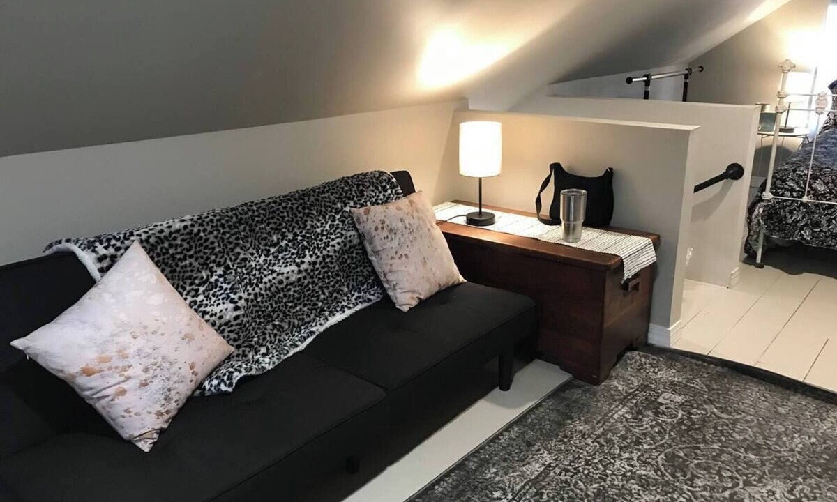 Central Oklahoma City Apartment | New & Lovely Attic Loft in Beautiful Neighborhood