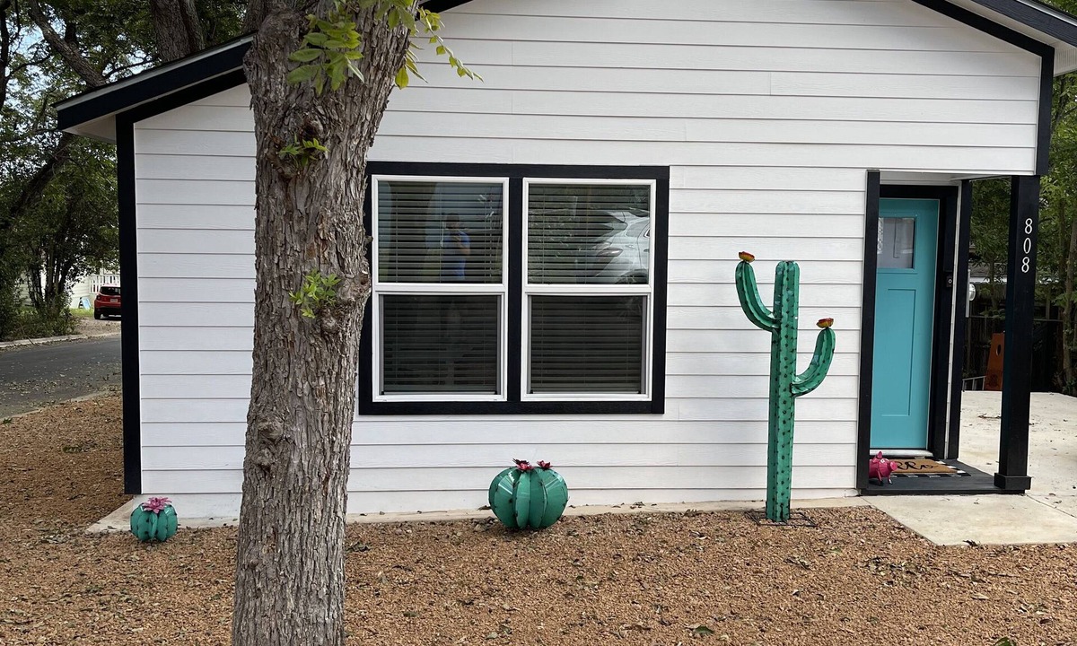 Lockhart House | New Lovely Lockhart Home with a Lawn