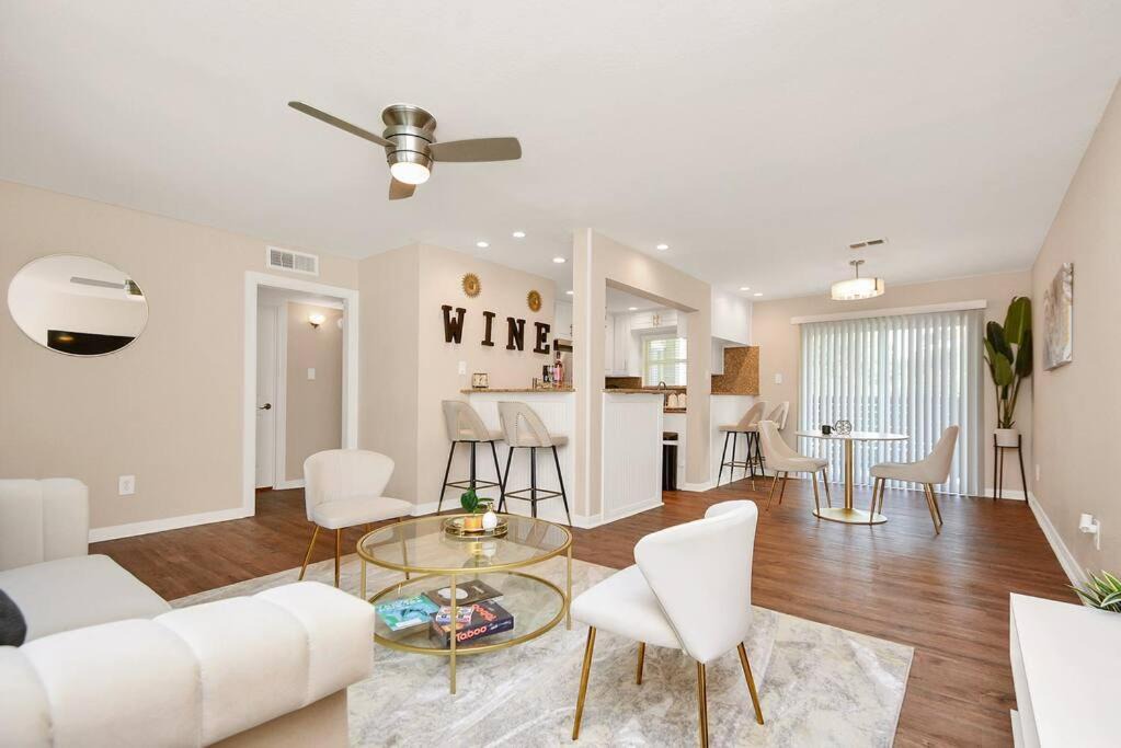 North Houston Apartment | *NEW* Lux Suite w/ KING BED - Entire Apt w/ FREE PKNG!