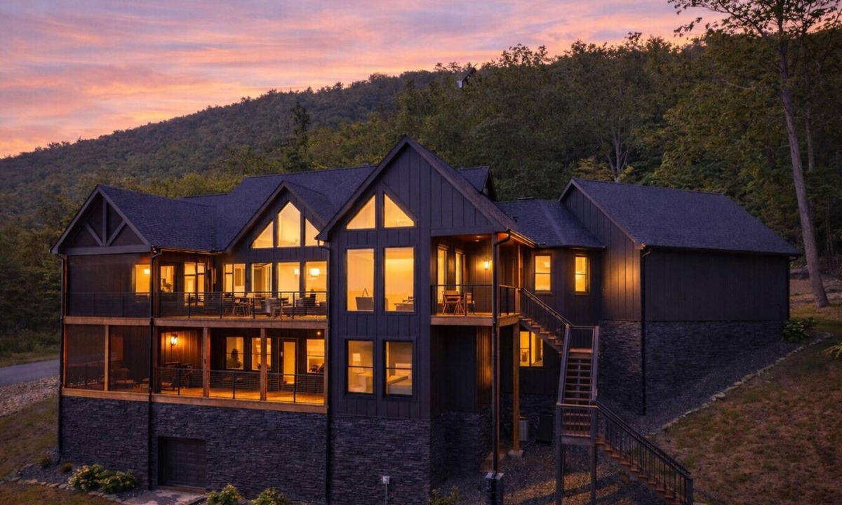 Sevierville Cabin | New! Luxe 5BR w/Incredible Views! Hot Tub*Theater
