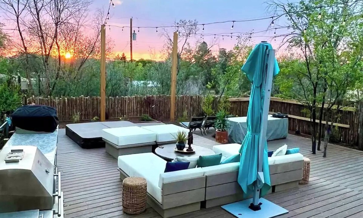 South Capitol House | New Luxurious Home Near Plazan