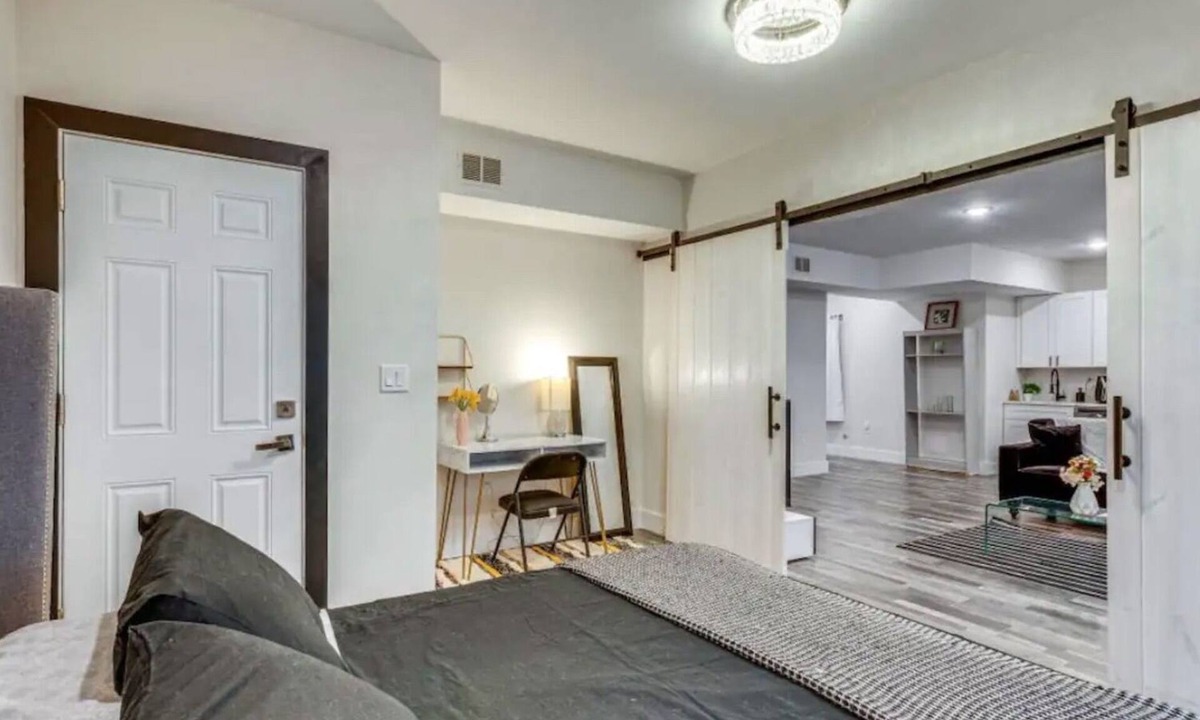 Marion Condo | New Luxury 1Bdr Apt. Free Parking & Private Backyard