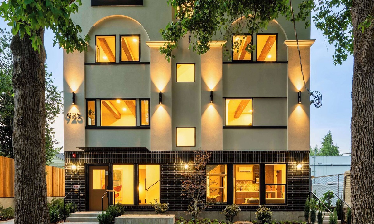 Kerns Condo | New Luxury 2BR Walk to Dining Best Location