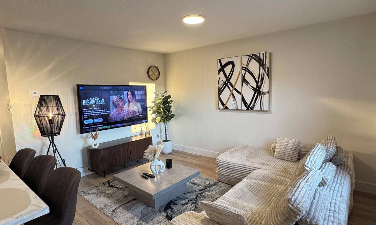 Paradise Apartment | New Luxury 3-Bedroom GetawaylnFree Parking| Trail