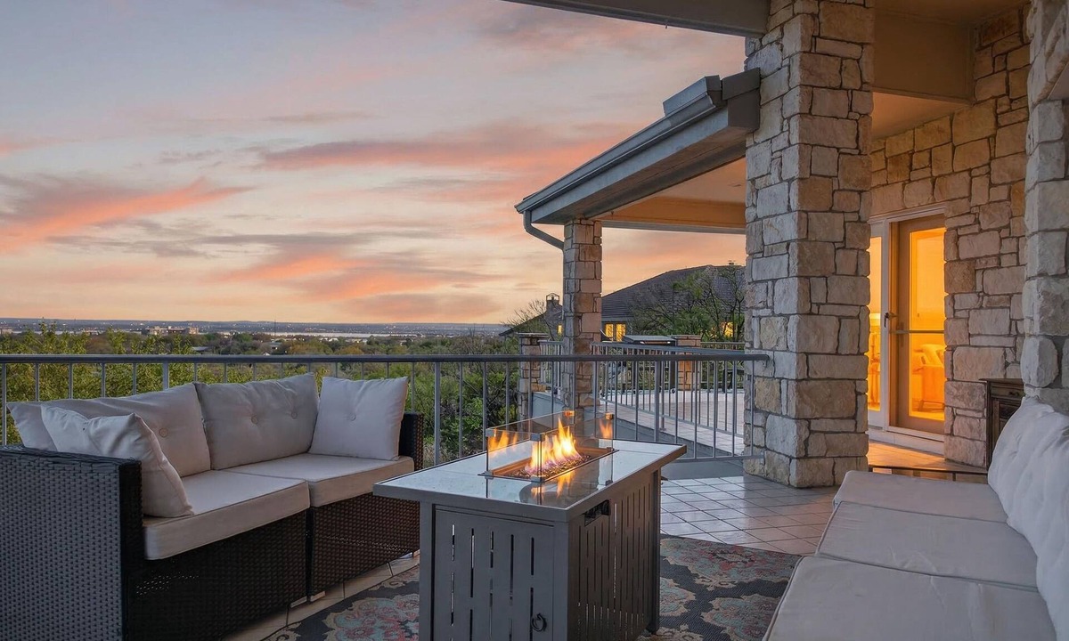 Horseshoe Bay House | New! Luxury home with Views & Hot Tub, Game Room!