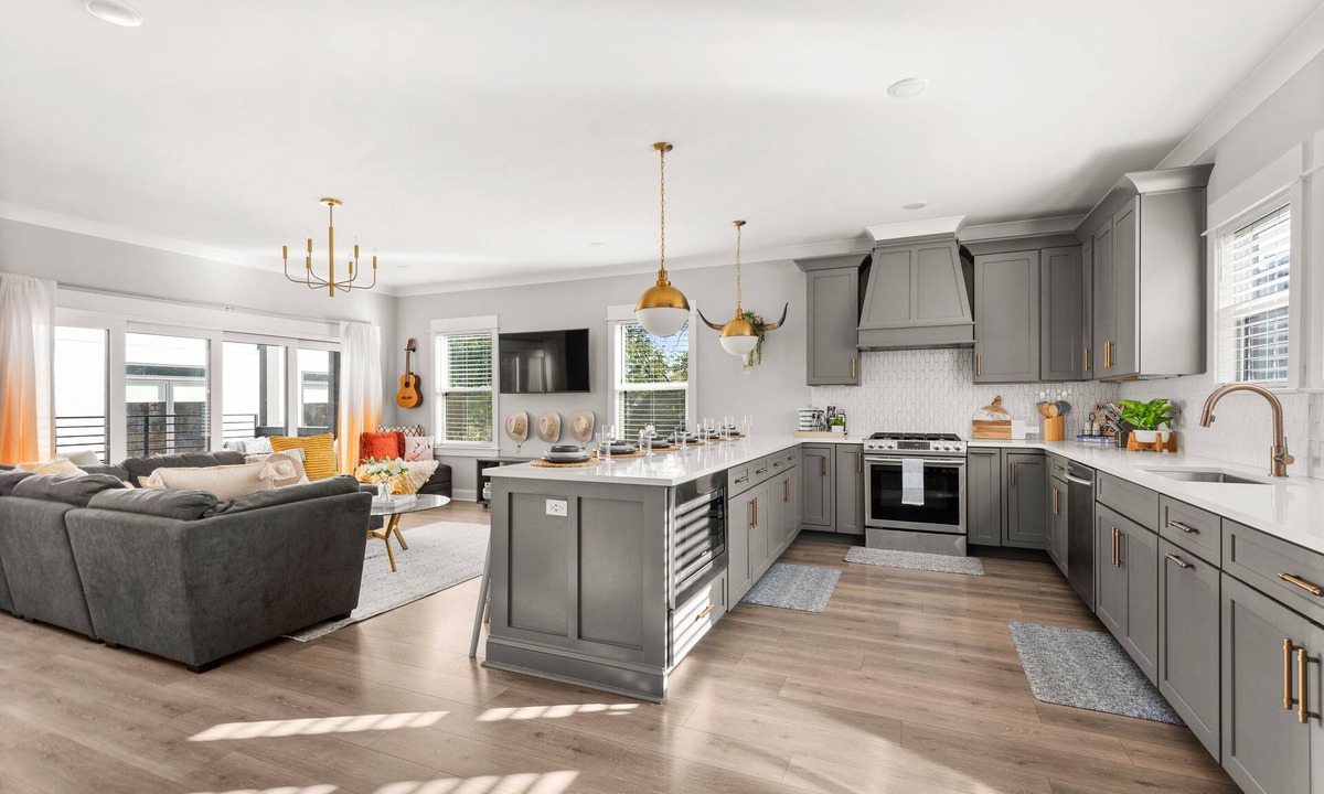 East Nashville House | New Luxury Southern Charm - 4BR - Walk Everywhere