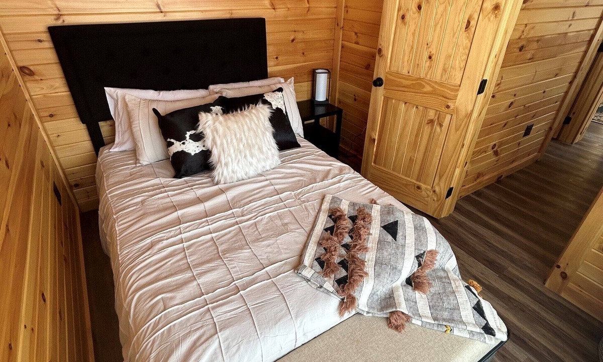 Livingston Cabin | NEW Luxury Tiny Home - Cabin B