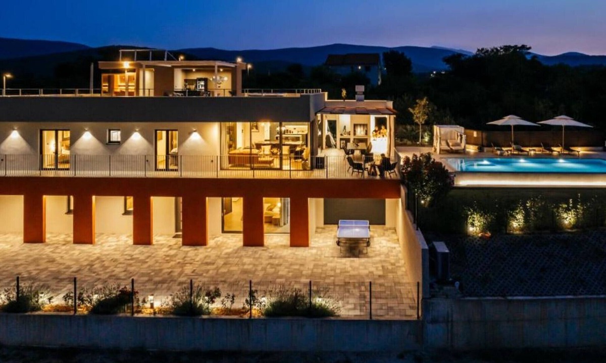 Zmijavci Villa | NEW Luxury Villa - Six Bedroom Villa