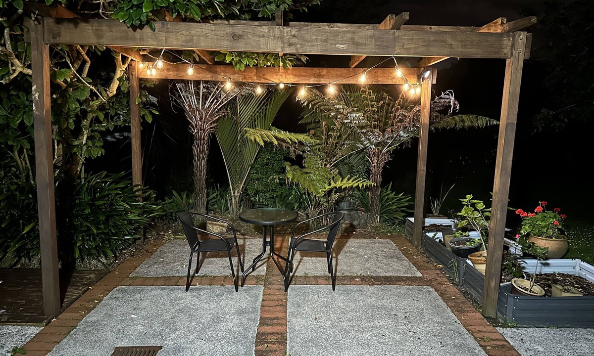 Auckland Apartment | New Lynn Self-Contained Unit near Golf Course.