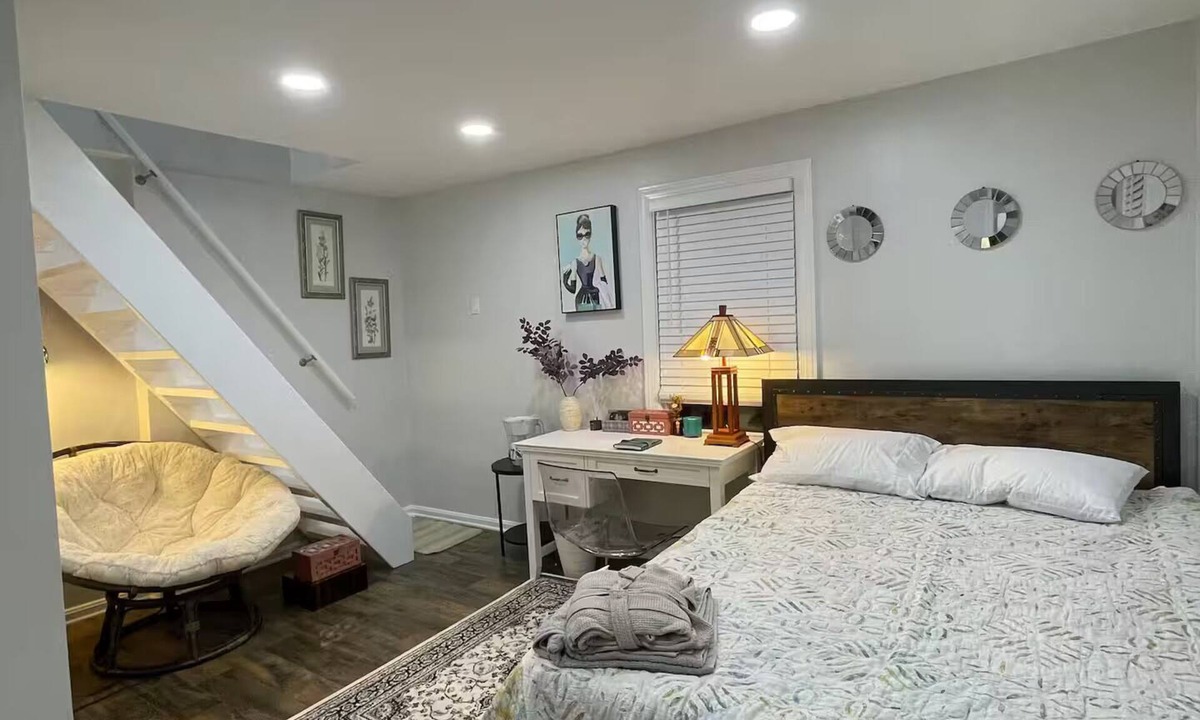 Mantua Apartment | New Master BR w/LOFT, Private Bath.Laundry+Kitchen