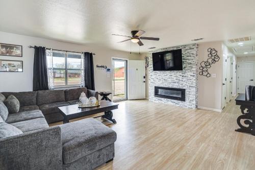 Tucumcari House | New Mexico Smart Home w/Private Yard & Grill