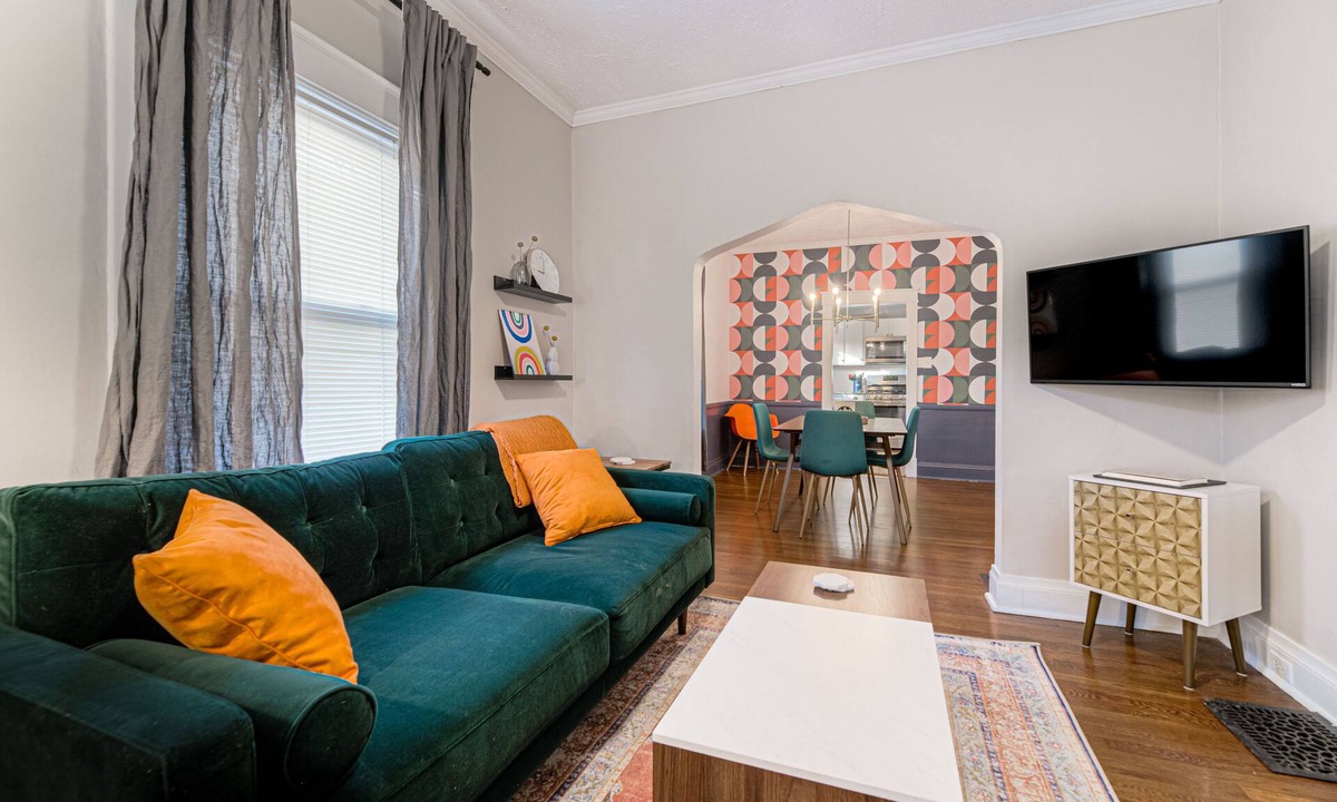 Rosedale House | *NEW* Mid-Century Modern Bungalow! Ideal Location -3Bed/2BR