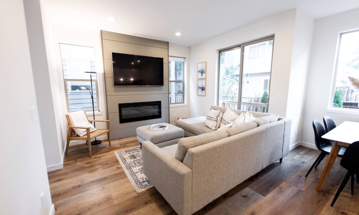 Minnehaha House | NEW mid- century modern 4bedroom oasis