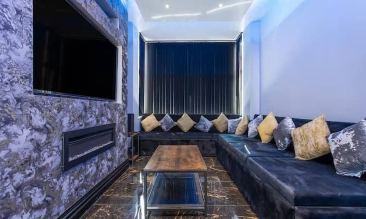 Blackpool Town Center House | New Mixies Manor