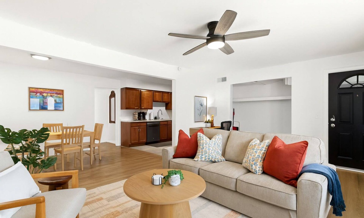 Royal Oak Apartment | New! Modern 1st Floor 1BR | King Suite | Royal Oak