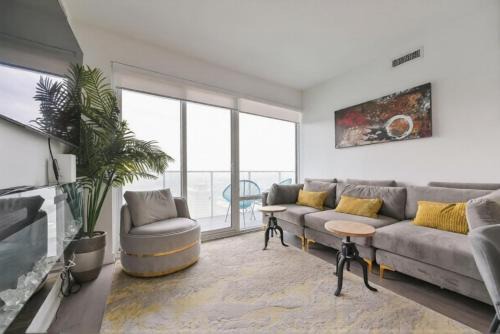 Church and Wellesley Apartment | New Modern 3 Bedroom Condo in Downtown Toronto