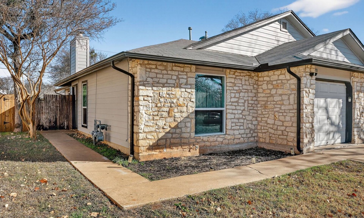 Round Rock House | NEW! Modern 3BR Townhouse Near Brushy Creek