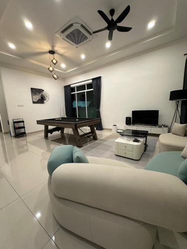 Muar House | NEW! Modern comforts in a Semi-D Muar
