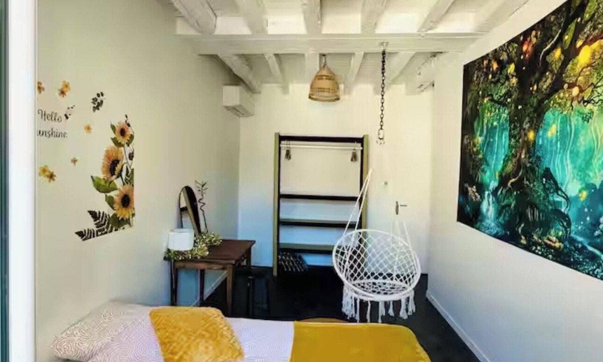 La Ferte-Saint-Cyr Apartment | New, modern, fully-equipped home