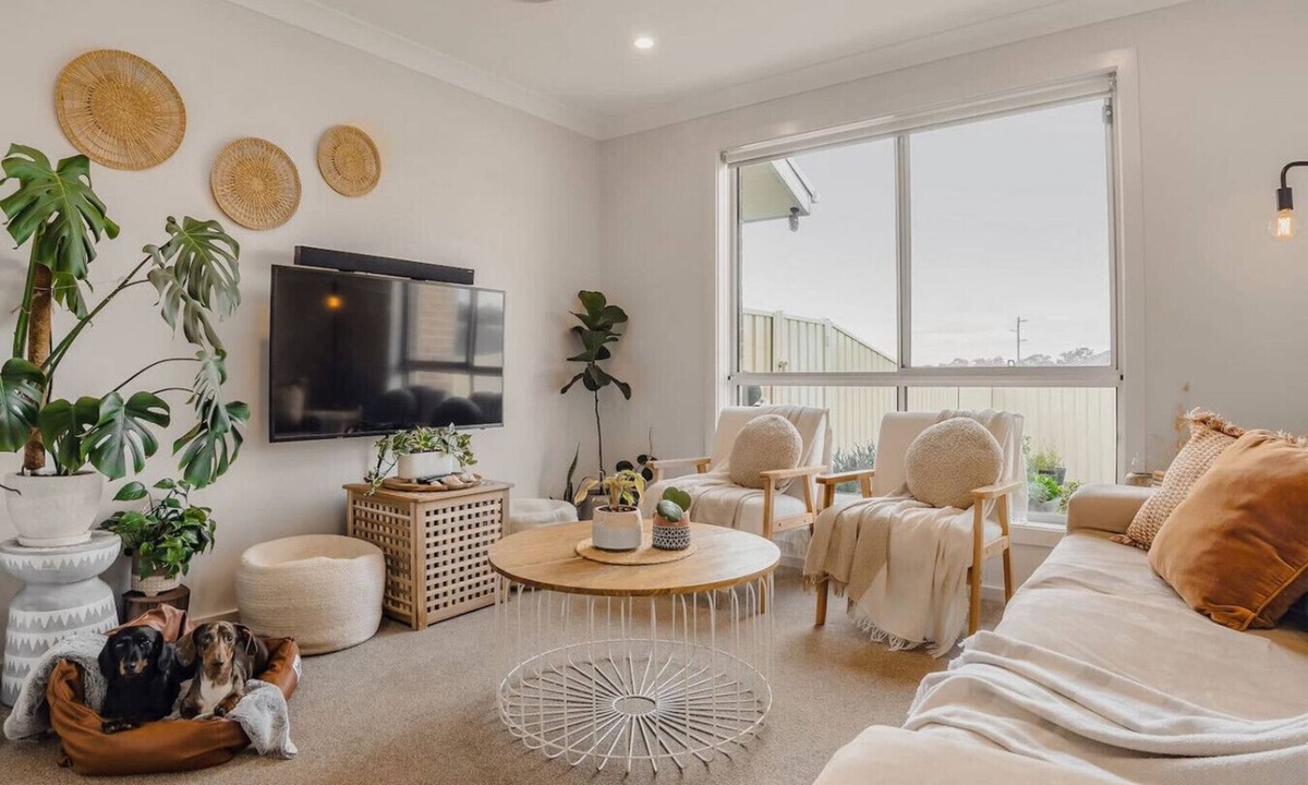 Nowra House | New Modern Home Central Location