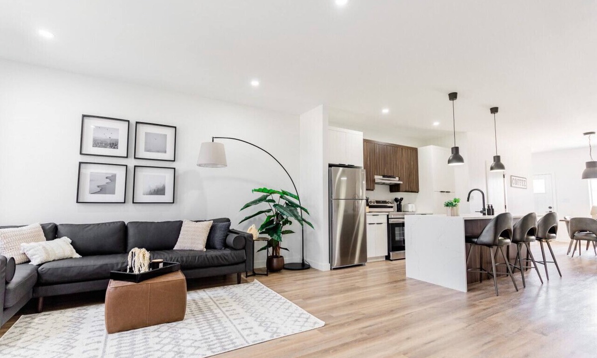 Winnipeg House | *New & Modern Home | Free Parking | 5 mins Downtown*