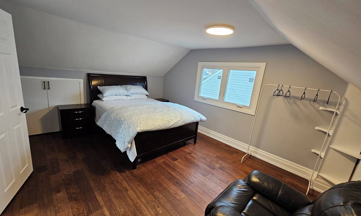 Ajax House | New Modern Home + Free Parking In Ajax