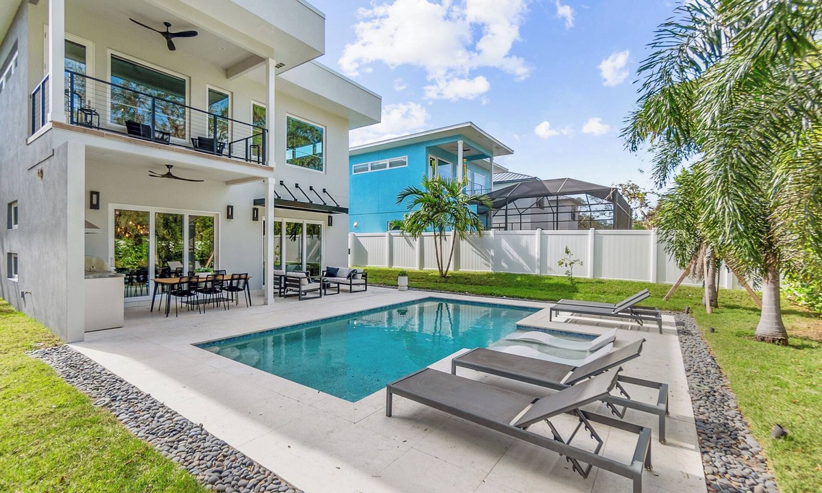 South Sarasota House | New modern home with salt water heated pool located minutes from SiestaKey Beach