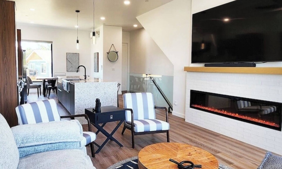 Waldport House | New Modern Luxury 4BR/3.5BA Townhouse! Short walk to Beach