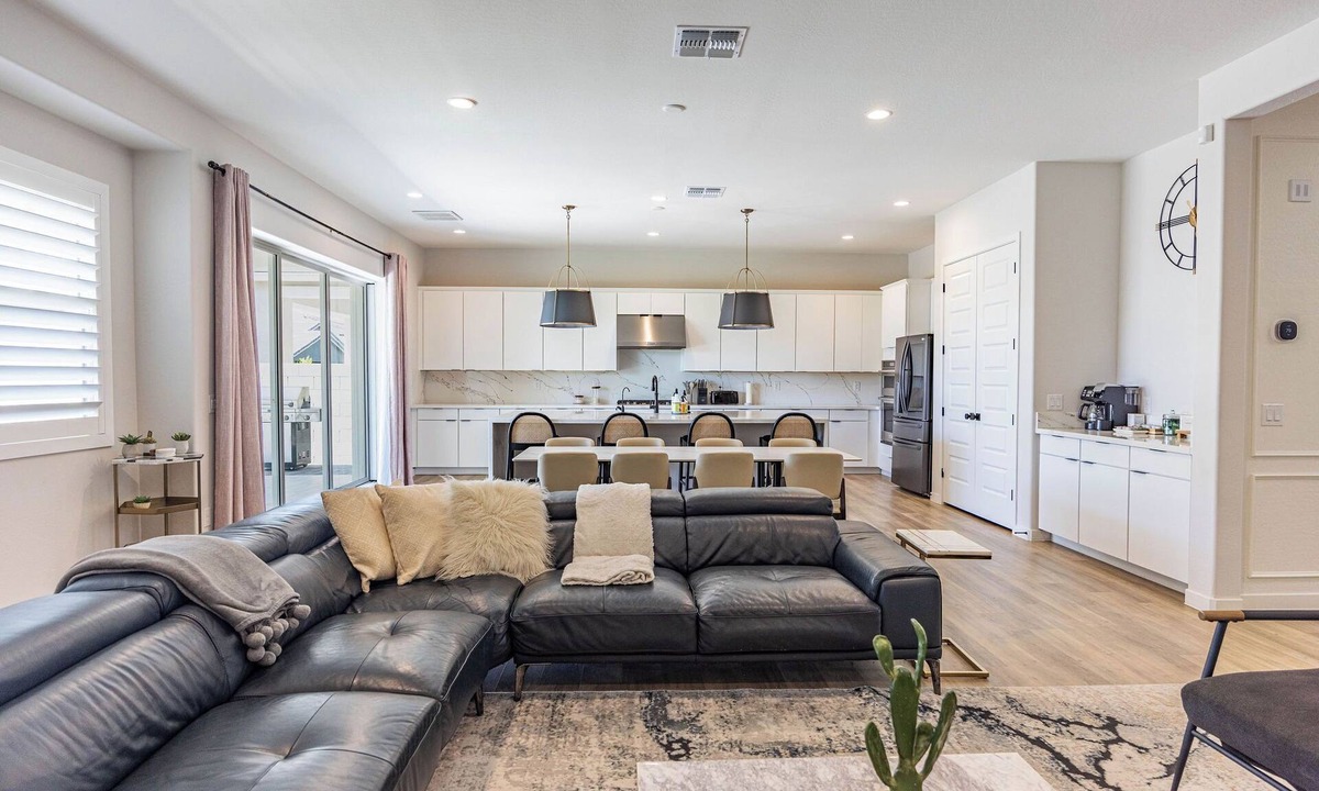 Mesa House | New Modern Luxury 8-bed mins to AAG, Fwy, Clubhouse. Ideal Sports or Ext Stay