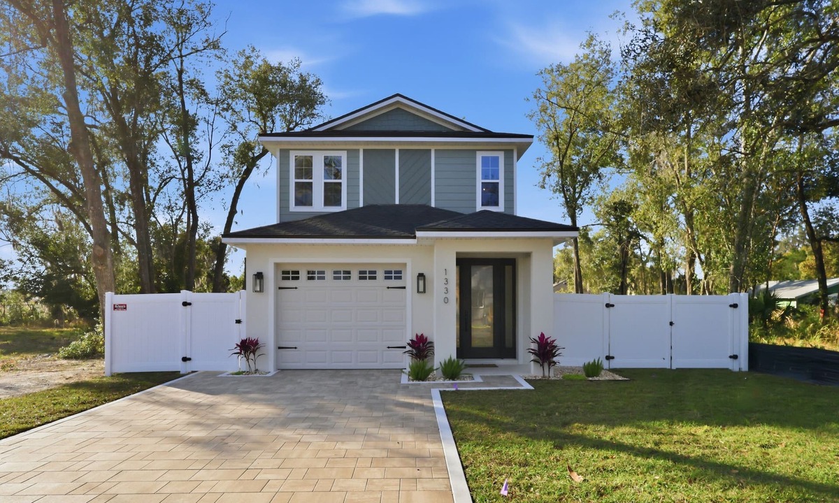 Mount Dora House | NEW! Modern Mount Dora Escape Style and Sunshine