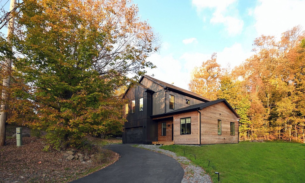 Windham Ski Chalet | NEW Modern Mountain View Chalet in Windham