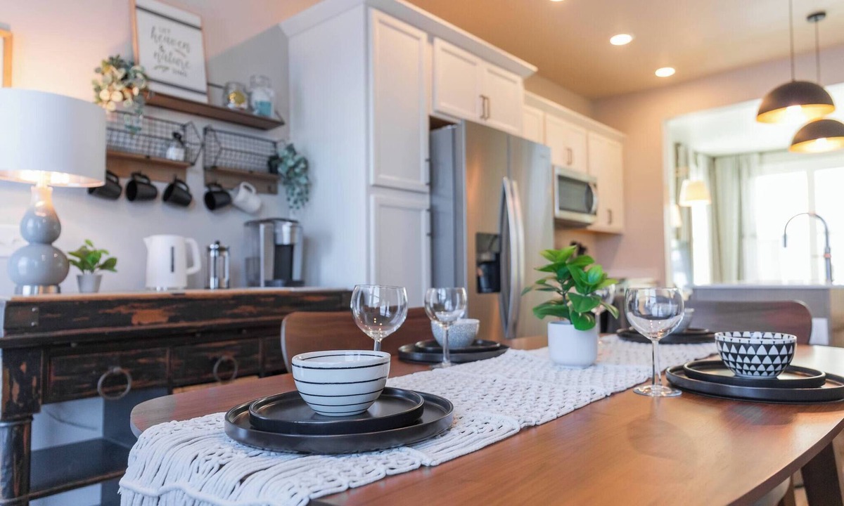 Billings Ski Chalet | New modern Townhome with Hot Tub