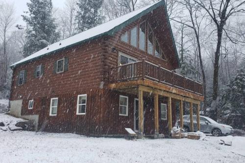 Alexandria House | New mountainside log cabin