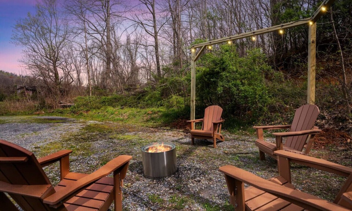Stanley Cabin | New/MountainViews/Rustic/HotTub