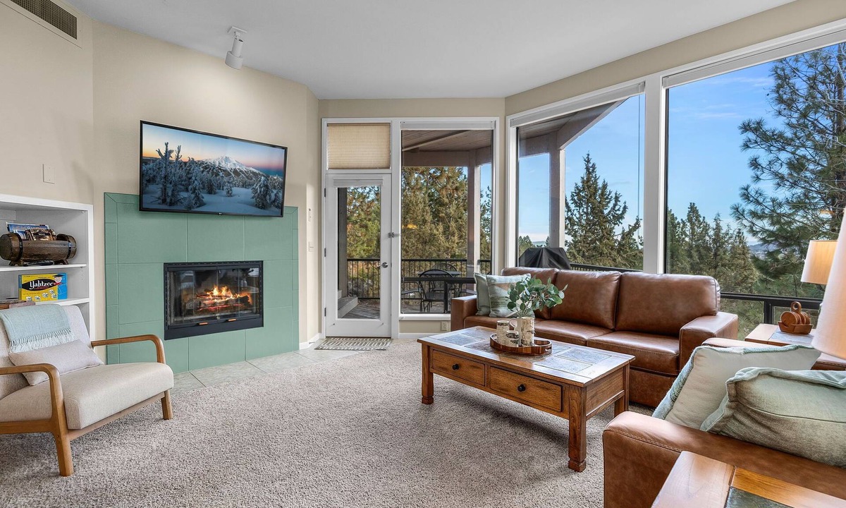 Century West Condo | New! Mt Bachelor Village ~ Views ~ Fireplace ~ Private Hot Tub!